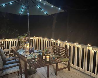 Point O' Woods Beautiful & Breezy -5 Min Walk To Beach! - Old Lyme - Balcony
