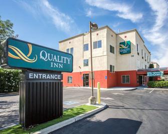 Quality Inn Merced Gateway to Yosemite - Merced - Gebäude