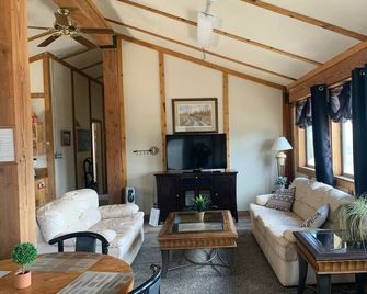 Marysvale Ut-Charming 3bed/2bath Cabin 1400 Sq Ft Top Floor On Ohv paiute Trail - Marysvale - Living room