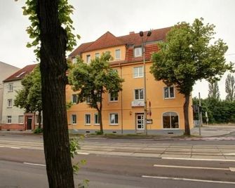 Hotel Eigen - Halle - Bygning