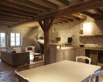 Superb, large property: swimming pool, tennis court 30 mins from the Châteaux de la Loire - Châteaudun - Jídelna