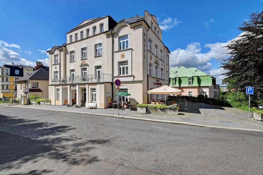 فيلنيس هوتل لا باسيوناريا - ماريانسكي لازن - مبنى