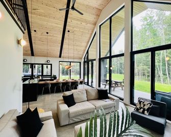 Halt sur Perkins Spa Nature - Potton - Living room