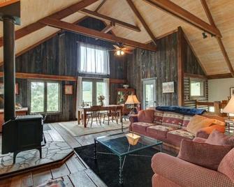 Granary - A 450-Acre Mountain Paradise On The Jackson - Warm Springs - Sala de estar