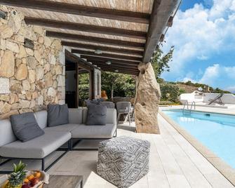 Luxe Cote Stay- Elegant Villa - Porto Cervo - Piscina