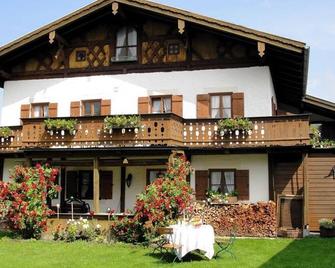 Standard Suite with Balcony - Mammhofer Suite & Breakfast - Oberammergau - Gebäude