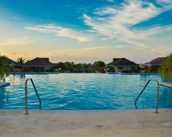 Villamar at Coolshade - Priory - Piscine