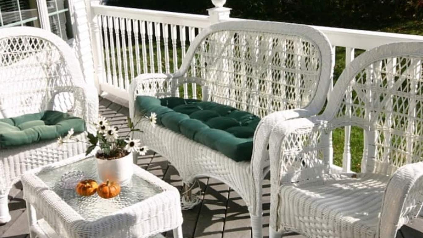 1896 House Brookside & Pondside Country Motels