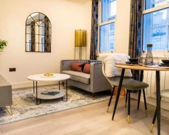 Kirkgate Suites - Stylish City Centre Apartment - Leeds - Wohnzimmer