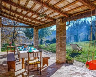 4 Bedroom Beautiful Home In Acqualagna - Acqualagna - Patio