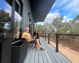Lost Buck Resort - Modern home surrounded by native trees & beautiful view - Cedaredge - Balcón