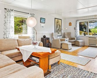Holiday Home in Inndyr - Inndyr - Living room