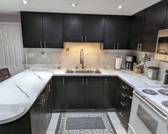 Home away from home furnished rental thats 5 min from downtown & 10 from airport - Salt Lake City - Kuchnia