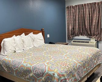 Budget Inn - Hallettsville - Schlafzimmer
