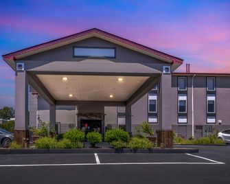 Red Roof Inn & Suites Clinton, MS - Clinton - Gebäude