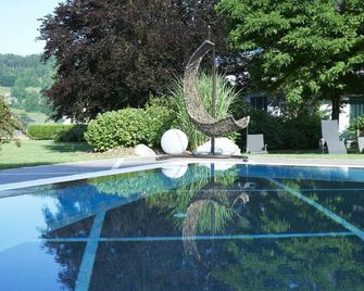 Familiengut Hotel Burgstaller - Döbriach - Piscina