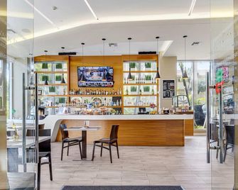 Lovely Studio with Amazing View gym and amenities - Hallandale Beach - Bar