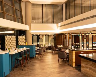 Crowne Plaza Ahmedabad City Centre - Ahmedabad - Restaurant