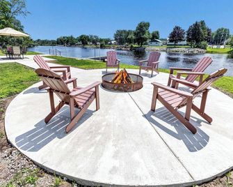 Dock & Drift: Kayaks&sup|lake Michigan|hottub - Oconto - Patio