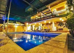 Summer Palace Hotspring Resort - Calamba - Pool