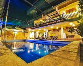 Summer Palace Hotspring Resort - Calamba - Pool