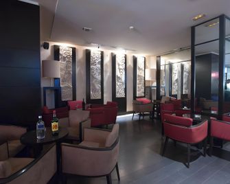 Les Ambassadeurs - Tunis - Hol