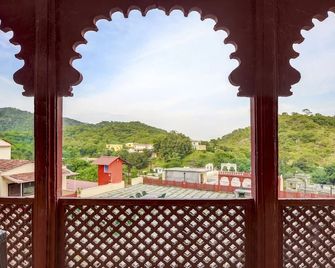 Capital O 23356 Hotel Kumbhal Castle - Kelwāra - Balcón