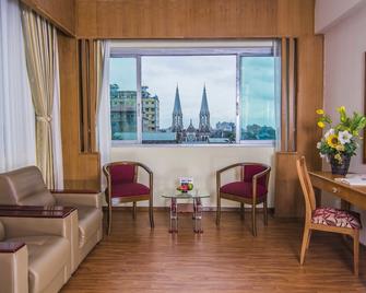 Asia Plaza Hotel - Yangon - Living room