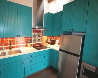 Closson Studio - Stylish - Near Plaza - Queen bed - Santa Fe - Cocina
