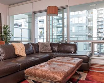 Exquisite gem in the heart of Victoria - فيكتوريا - غرفة معيشة