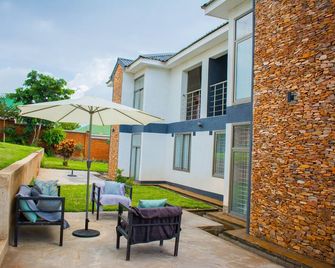 Divine Heights Bed and Breakfast Lilongwe Area 43 - לילונגווה - פטיו