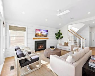 1 Off the Ocean, Heated Salt Water Pool, New Construction - Long Beach - Sala de estar