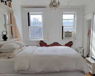 La Maison des sirenes 2,only 20mn away from Manhattan. Bohemian,comfortable - ברוקלין - חדר שינה