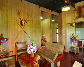 Kma Shwe Pyi Bago Resort - Bago - Sala de estar