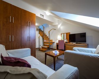 Garni Hotel Le Petit Piaf - Belgrade - Living room