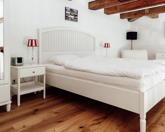 Extravagante Wohnung mit Großer Schlafgalerie im Schlosshof - Regenstauf - Schlafzimmer
