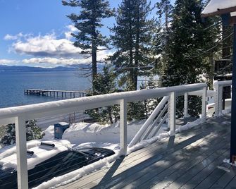 Lake front chalet-incredible view, sleeps 12! - Homewood - Balcony