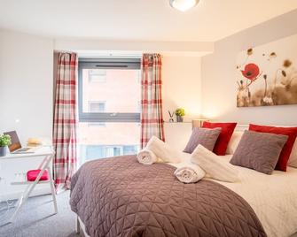 Spacious City 2 Bed, 2 Bath, Free Parking & Wifi - Sheffield - Bedroom