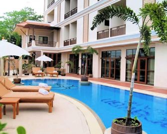Narawan Hotel - הוא הין - בריכה