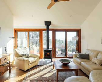 Mohonk View: Hot Tub + Beautiful Mountain Views! - Accord - Living room