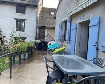 Maison avec terrasse avec vue sur la Reculée - Les Planches-près-Arbois - Patio