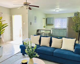 Island Paradise - Free Airport Pickup/Secure/Gated One Bedroom Apt - Montego Bay - Living room