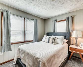 Downtown Lebanon: Cozy Retreat, Prime Location - Lebanon - Bedroom