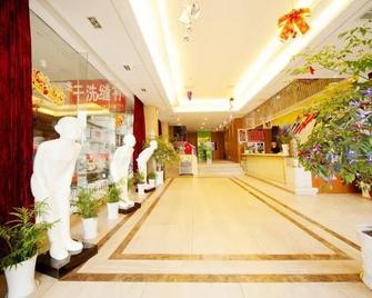 6+1 Chain Hotel Huaihua Railway Station - Huaihua - Lobby