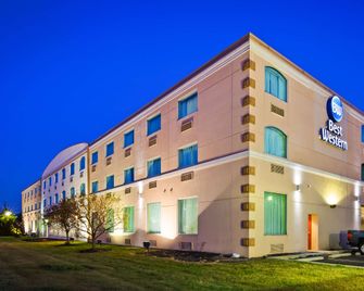 Best Western Airport Inn & Suites Cleveland - Brook Park - Gebouw