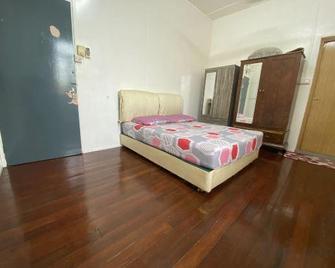 Ayana Homestay - Labuan - Bedroom
