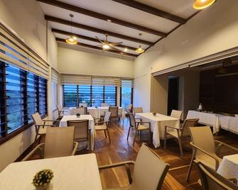 Aleri s Garden - Ada - Restaurante