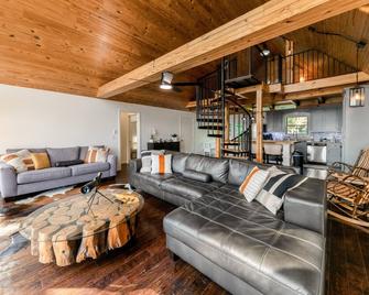WaterWood in Waverly, TN – Relax, Recharge, and Unwind - Waverly - Sala de estar