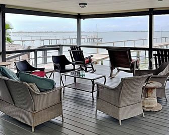 Pier Pressure - Rockport - Balcony