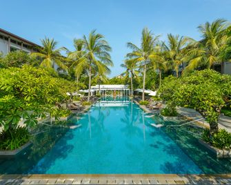 Hilton Garden Inn Bali Ngurah Rai Airport - Denpasar - Piscina